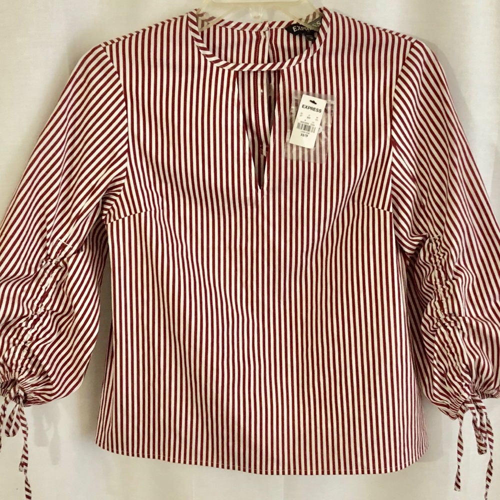 ❤️ 2/$15 Express stripped cotton top - Picture 4 of 4